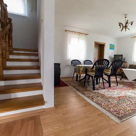Holiday Ermin Holiday home Lohovo