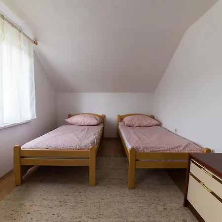 Holiday home Holiday Ermin Lohovo