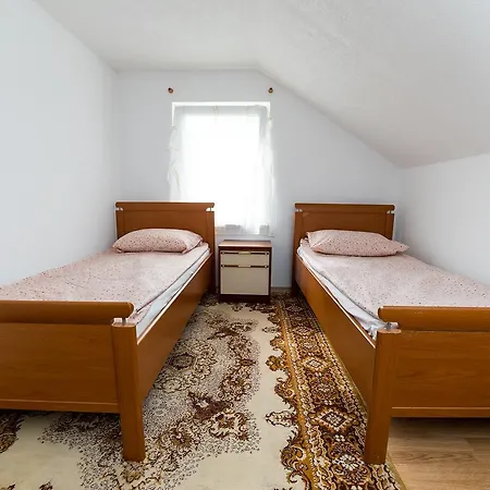 Holiday home Holiday Ermin Lohovo